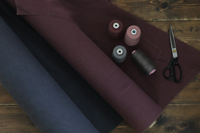 表地には岡山で生産された倉敷帆布を使用